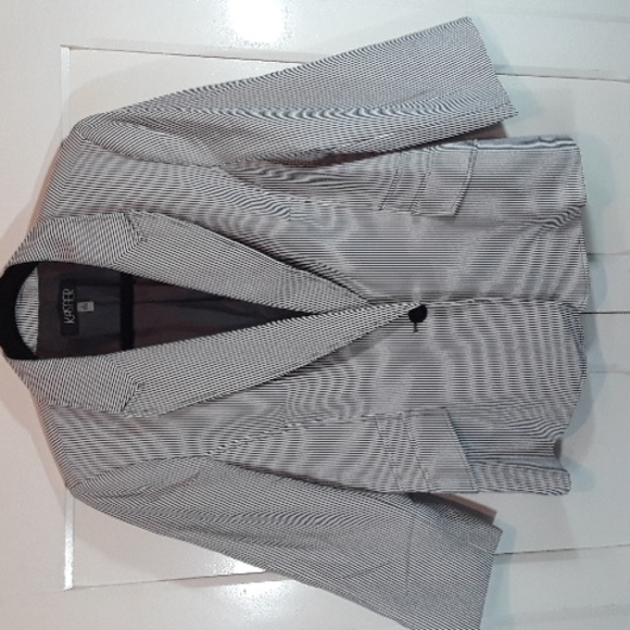 Kasper Jackets & Blazers - 💛5/$15 Kasper striped blazer jacket size 12